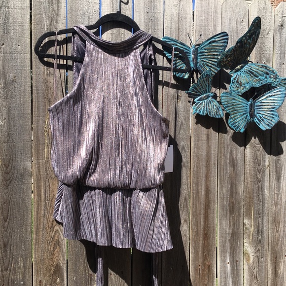 ASTR The label metallic halter top NWT - Picture 6 of 8